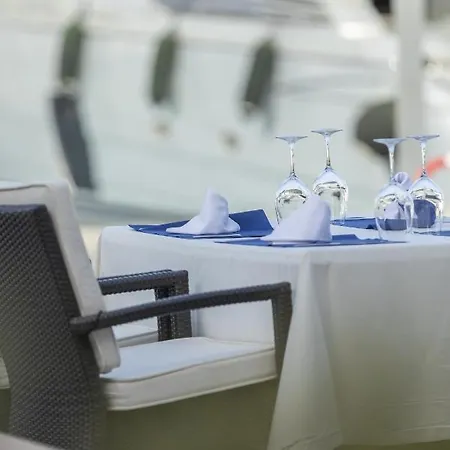 Marina View Porto Cari 24 Апартаменты