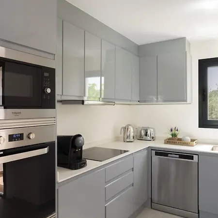 Marina View Porto Cari 24 Апартаменты Сантаньи